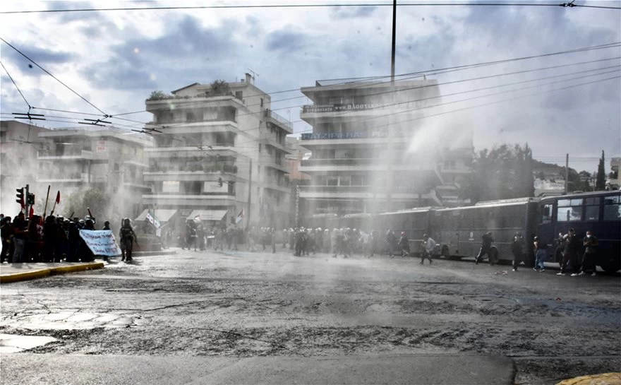 Επεισόδια έξω από την πρεσβεία του Ισραήλ (βίντεο)